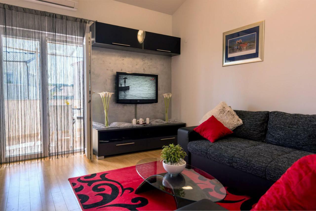 Apartment Ina Pula Bagian luar foto